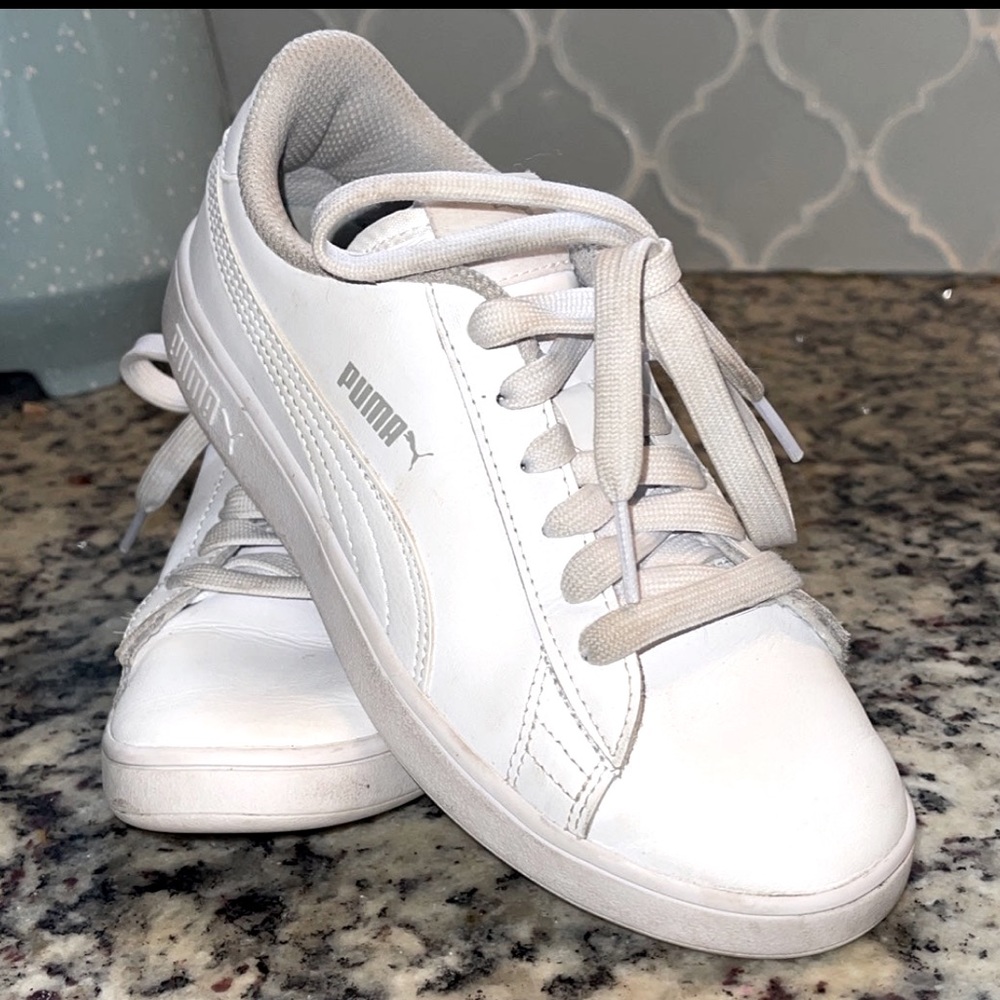 Puma Smash V2 Big Girls 3.5c Cheer style sneakers